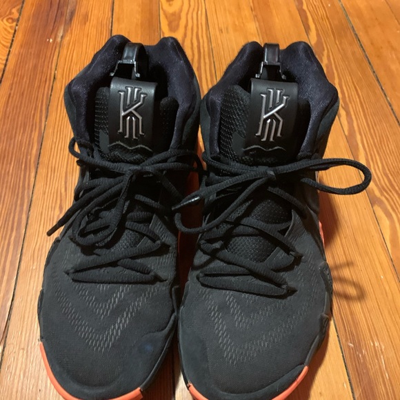 Kyrie 4 size 8.5 - Picture 4 of 5